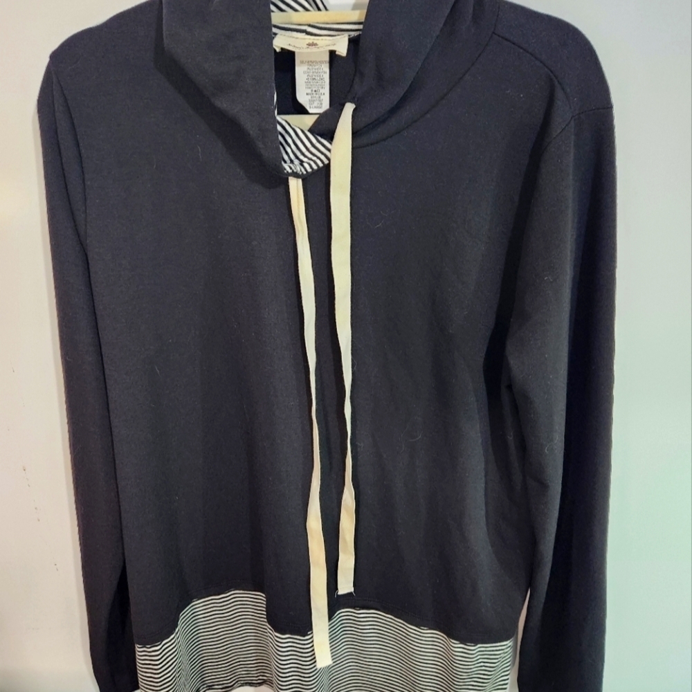 Lightweight long sleeve top, size XL